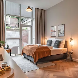 Limehome Keizerstraat The Hague